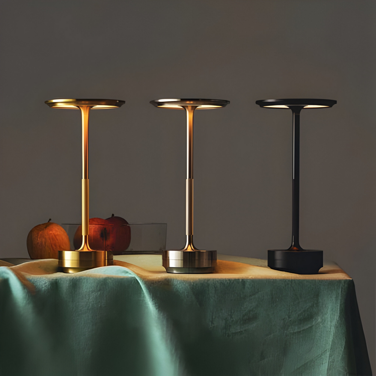 Kabellose, berührungsdimmbare Nachttischlampe aus Metall – 3 Helligkeitsstufen, wiederaufladbare, tragbare LED-Leuchte mit USB für Nachttisch, Schreibtisch, Wohnzimmer | Thomler