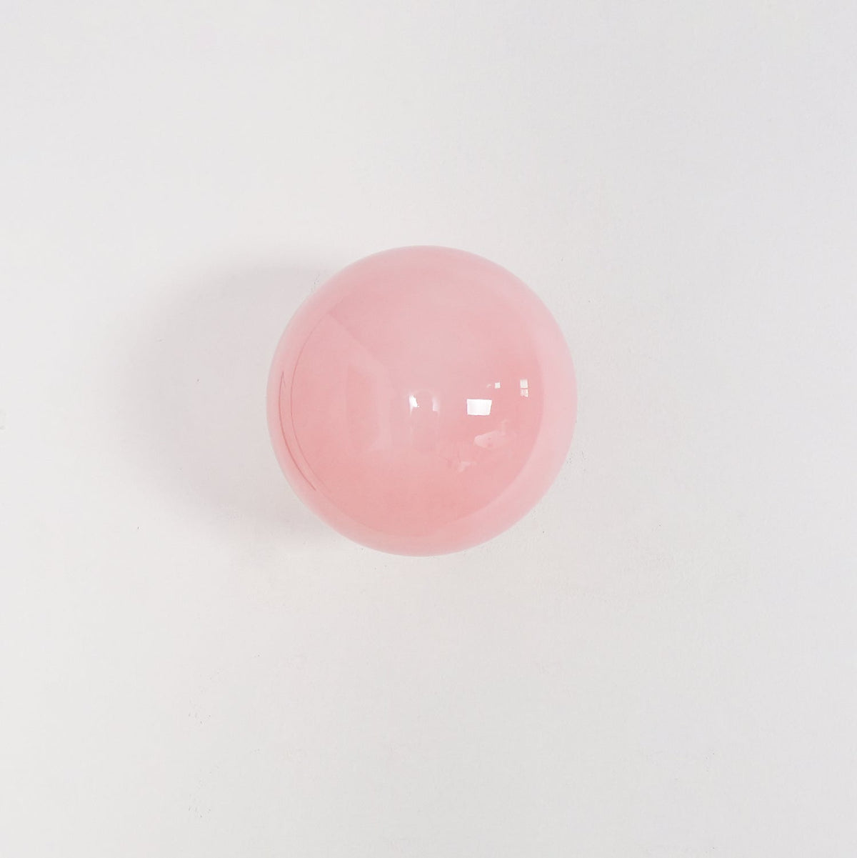 Aplique de cristal rosa ajustable con marco de metal para dormitorio, pasillo y sala de estar | Lámpara de techo y pared para interiores con base E26 E27 | Thomler