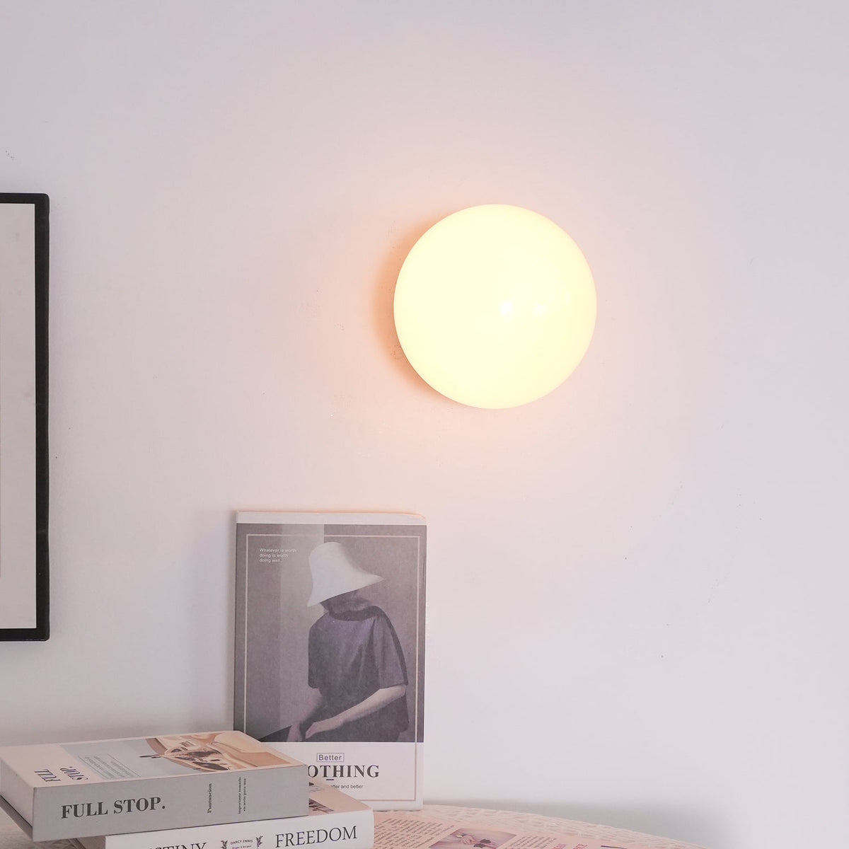 Aplique de cristal rosa ajustable con marco de metal para dormitorio, pasillo y sala de estar | Lámpara de techo y pared para interiores con base E26 E27 | Thomler