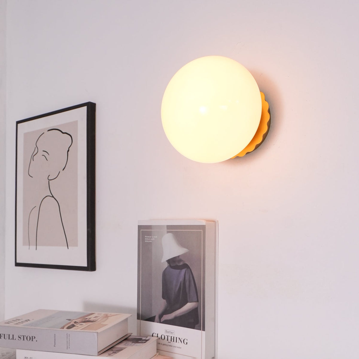 Aplique de cristal rosa ajustable con marco de metal para dormitorio, pasillo y sala de estar | Lámpara de techo y pared para interiores con base E26 E27 | Thomler