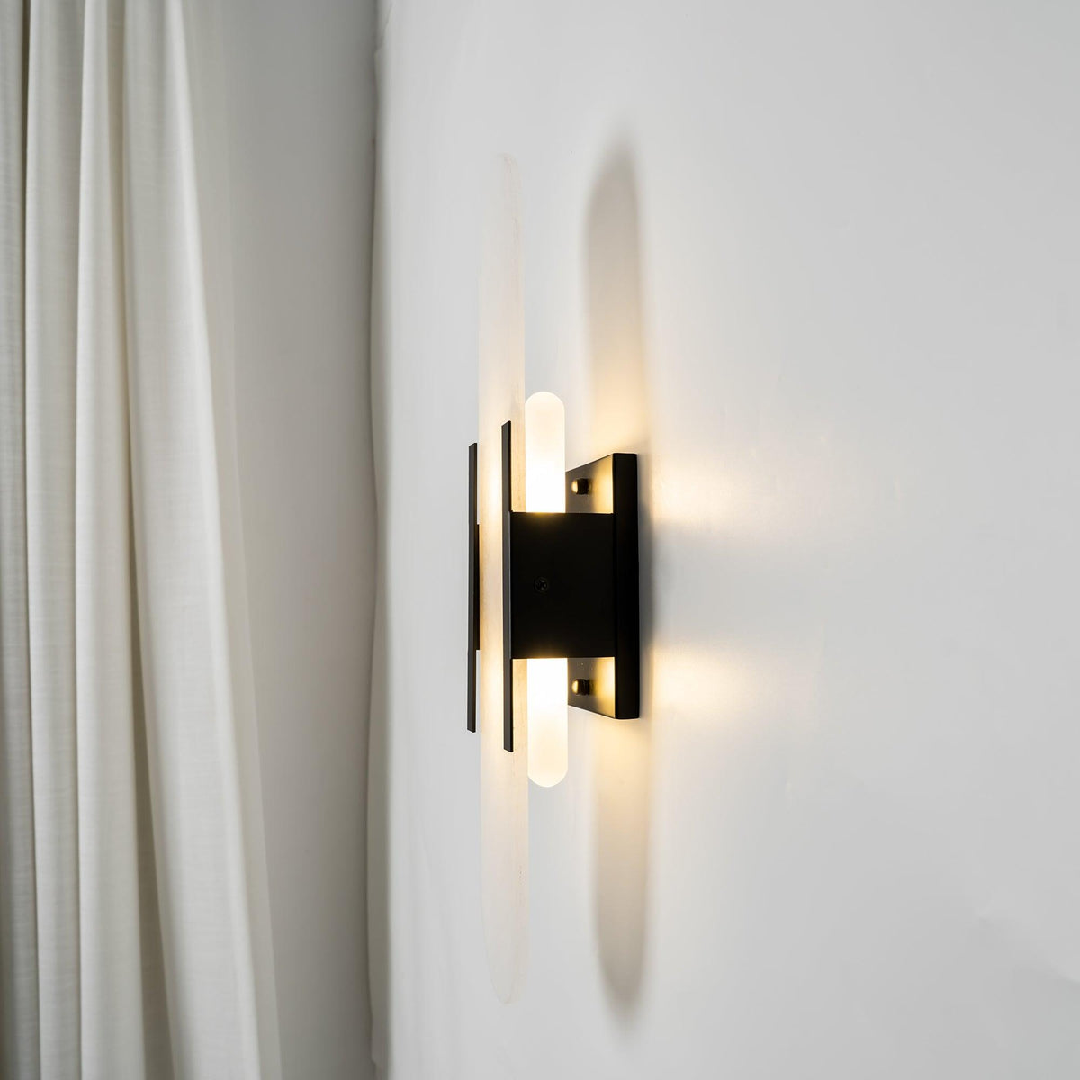 Aplique de alabastro hecho a mano con detalle en latón, lámpara de pared de 14 pulgadas para dormitorio, pasillo, sala de estar, accesorio interior, LED G4, piedra alargada moderna