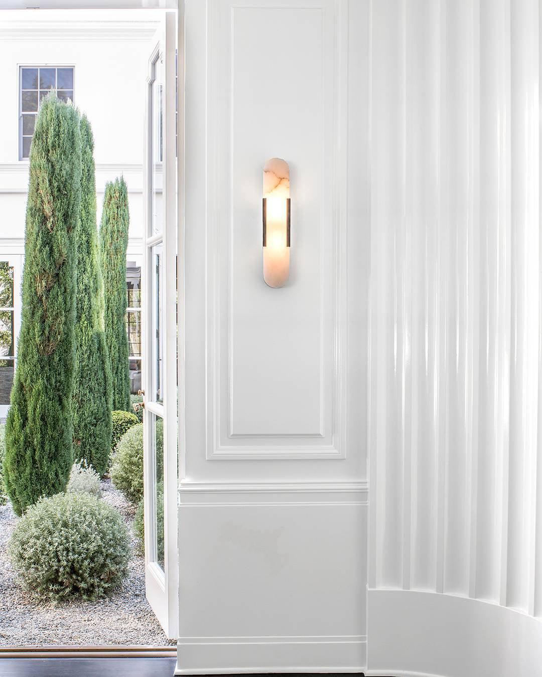 Aplique de alabastro hecho a mano con detalle en latón, lámpara de pared de 14 pulgadas para dormitorio, pasillo, sala de estar, accesorio interior, LED G4, piedra alargada moderna