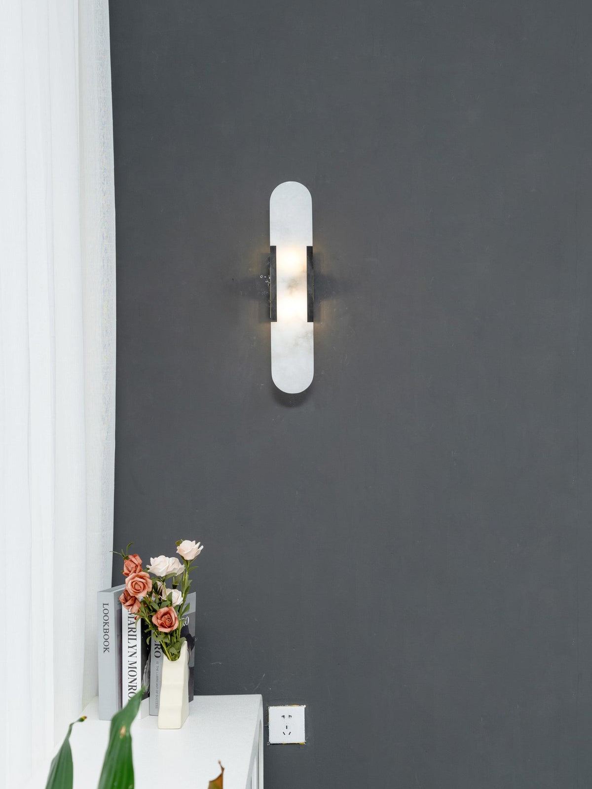 Aplique de alabastro hecho a mano con detalle en latón, lámpara de pared de 14 pulgadas para dormitorio, pasillo, sala de estar, accesorio interior, LED G4, piedra alargada moderna