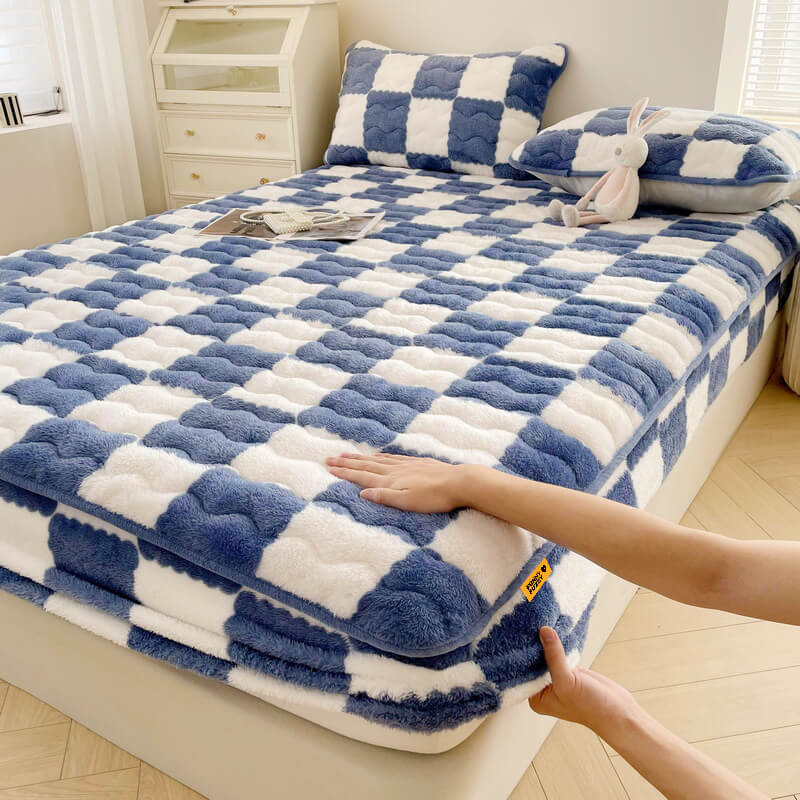 Plush Fitted Sheet Cover with Grid Pattern – Soft Velvet Bed Topper for Twin Full Queen King – Pet-Safe Elastic Mattress Protector