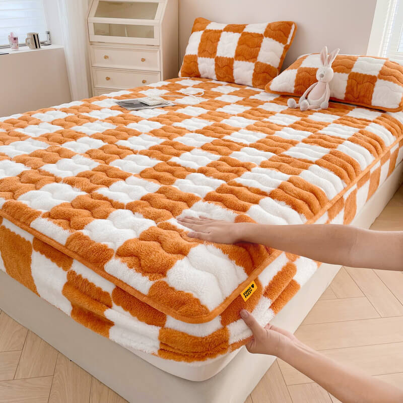 Plush Fitted Sheet Cover with Grid Pattern – Soft Velvet Bed Topper for Twin Full Queen King – Pet-Safe Elastic Mattress Protector