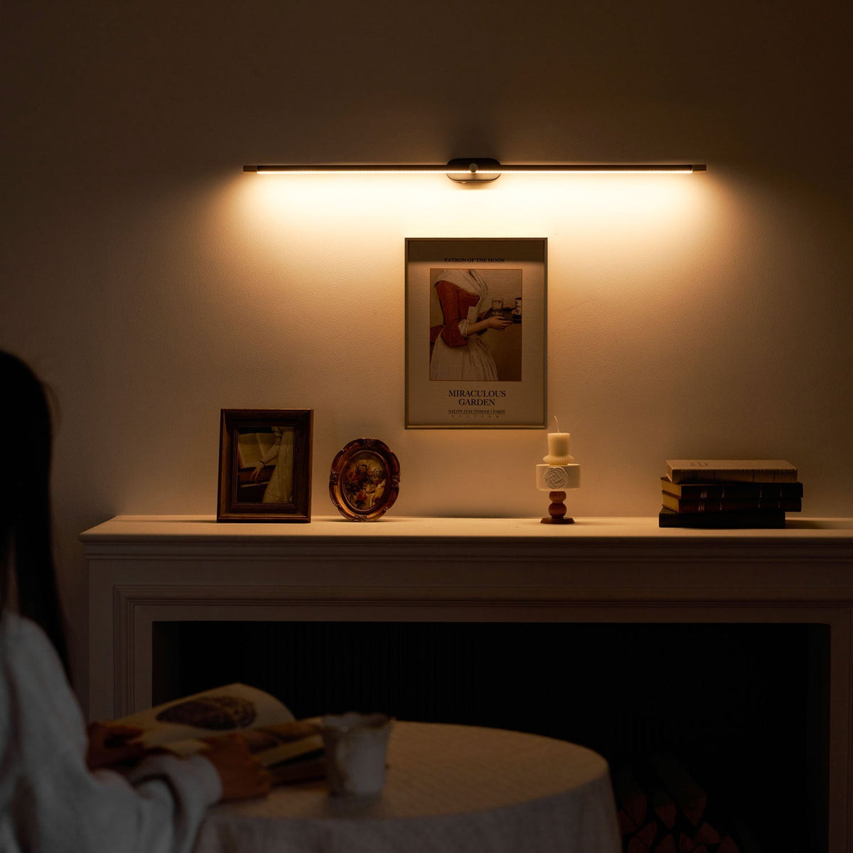 Lámpara de espejo de baño LED de 27 pulgadas, aplique de pared recargable y regulable, inalámbrico, color negro y dorado, accesorio de tocador con control táctil para baño de visitas