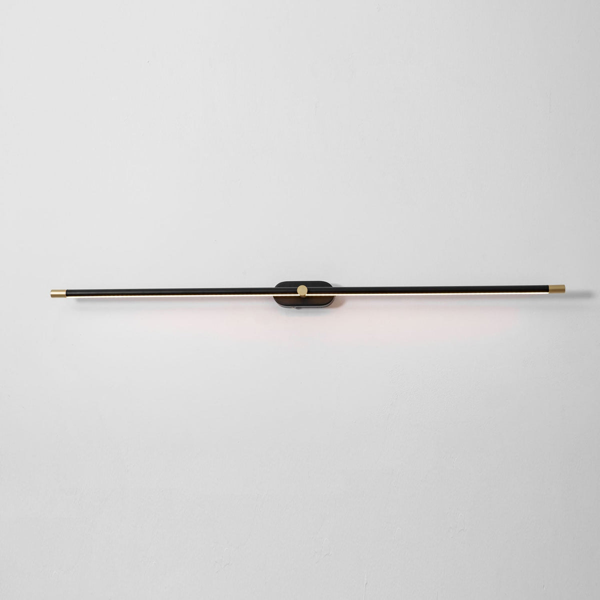 Lámpara de espejo de baño LED de 27 pulgadas, aplique de pared recargable y regulable, inalámbrico, color negro y dorado, accesorio de tocador con control táctil para baño de visitas