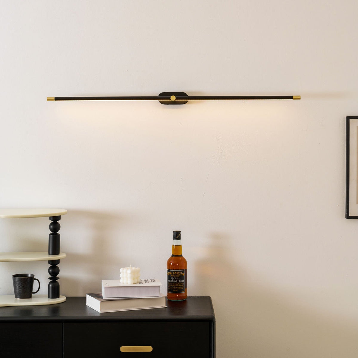 Lámpara de espejo de baño LED de 27 pulgadas, aplique de pared recargable y regulable, inalámbrico, color negro y dorado, accesorio de tocador con control táctil para baño de visitas