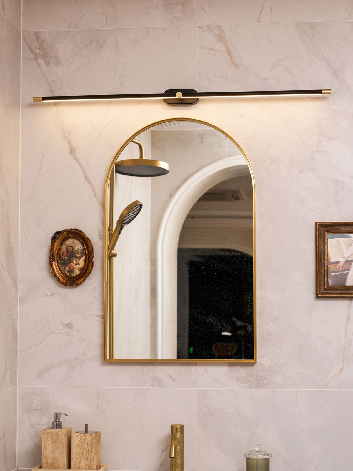Lámpara de espejo de baño LED de 27 pulgadas, aplique de pared recargable y regulable, inalámbrico, color negro y dorado, accesorio de tocador con control táctil para baño de visitas