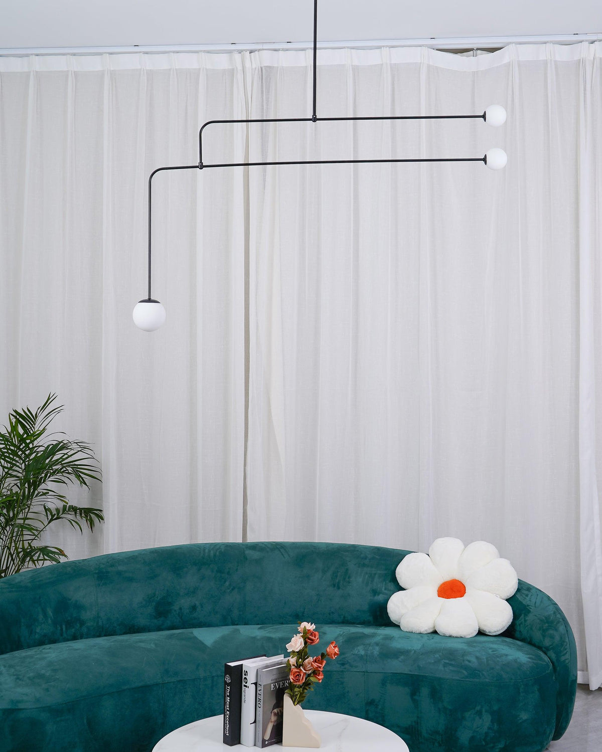 Lámpara de techo escultural con difusores de vidrio opalino, acabado en negro y latón, diseño de múltiples brazos para comedor, vestíbulo, lámpara de techo moderna