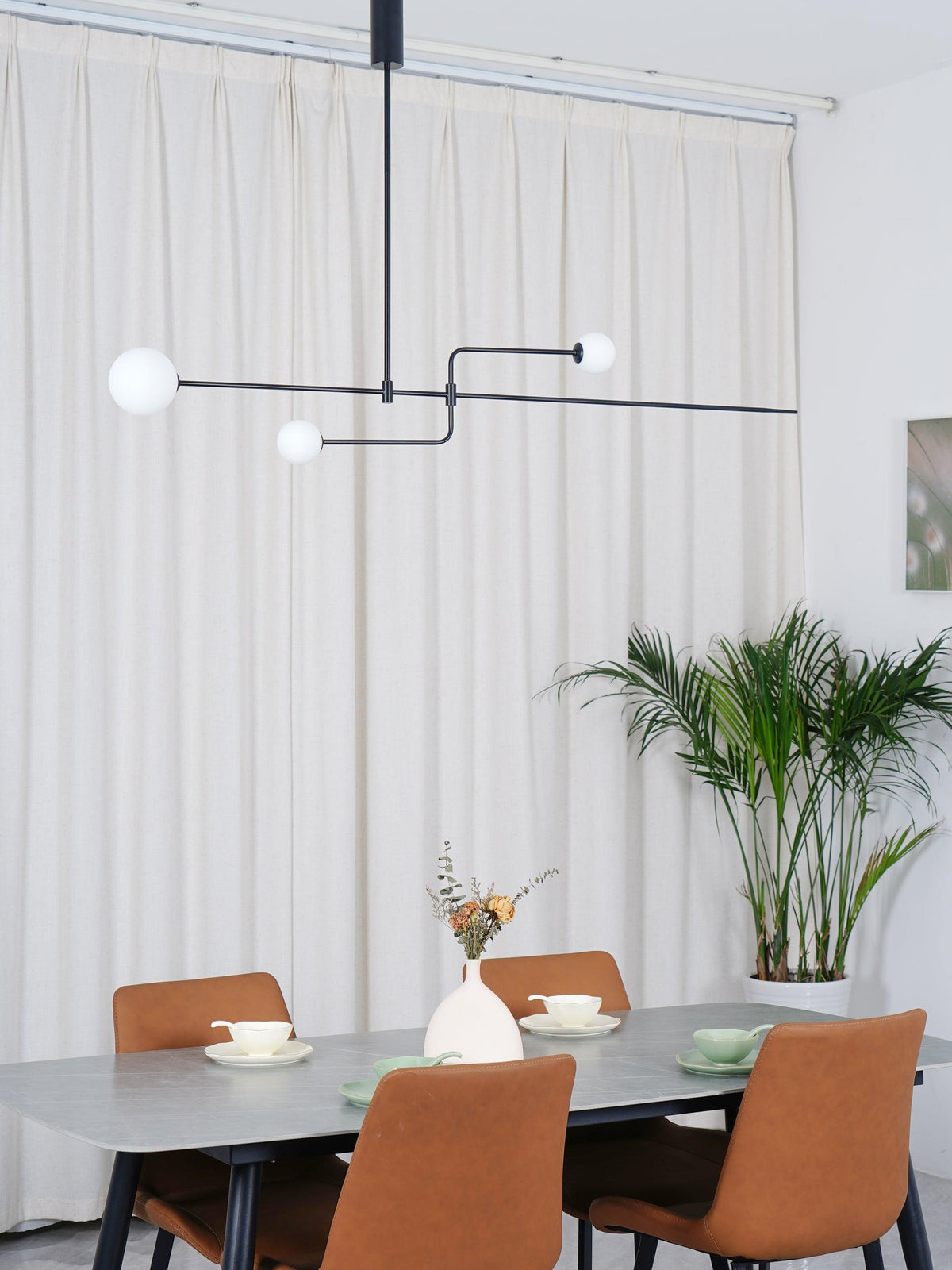 Lámpara de techo escultural con difusores de vidrio opalino, acabado en negro y latón, diseño de múltiples brazos para comedor, vestíbulo, lámpara de techo moderna