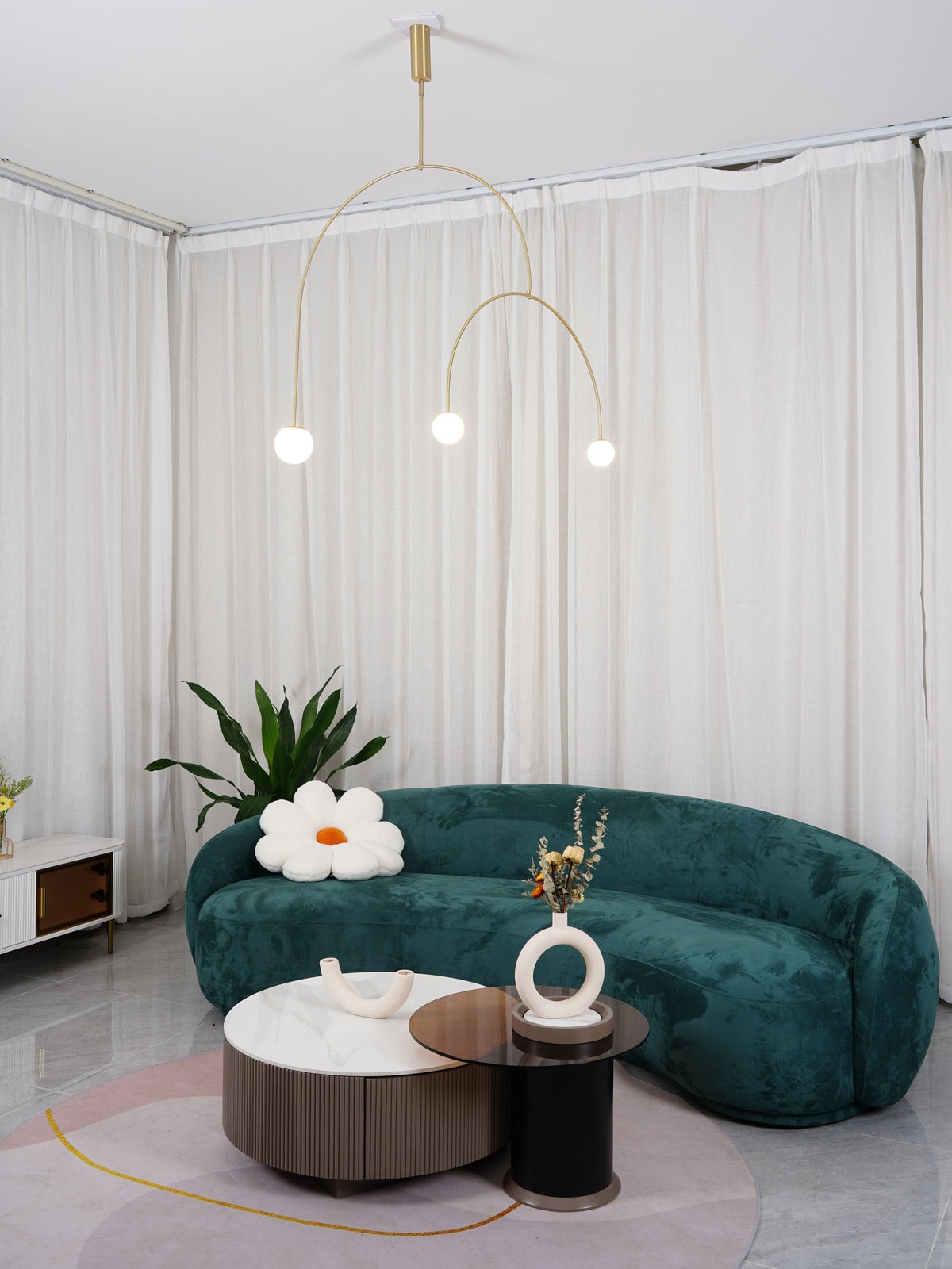 Lámpara de techo escultural con difusores de vidrio opalino, acabado en negro y latón, diseño de múltiples brazos para comedor, vestíbulo, lámpara de techo moderna