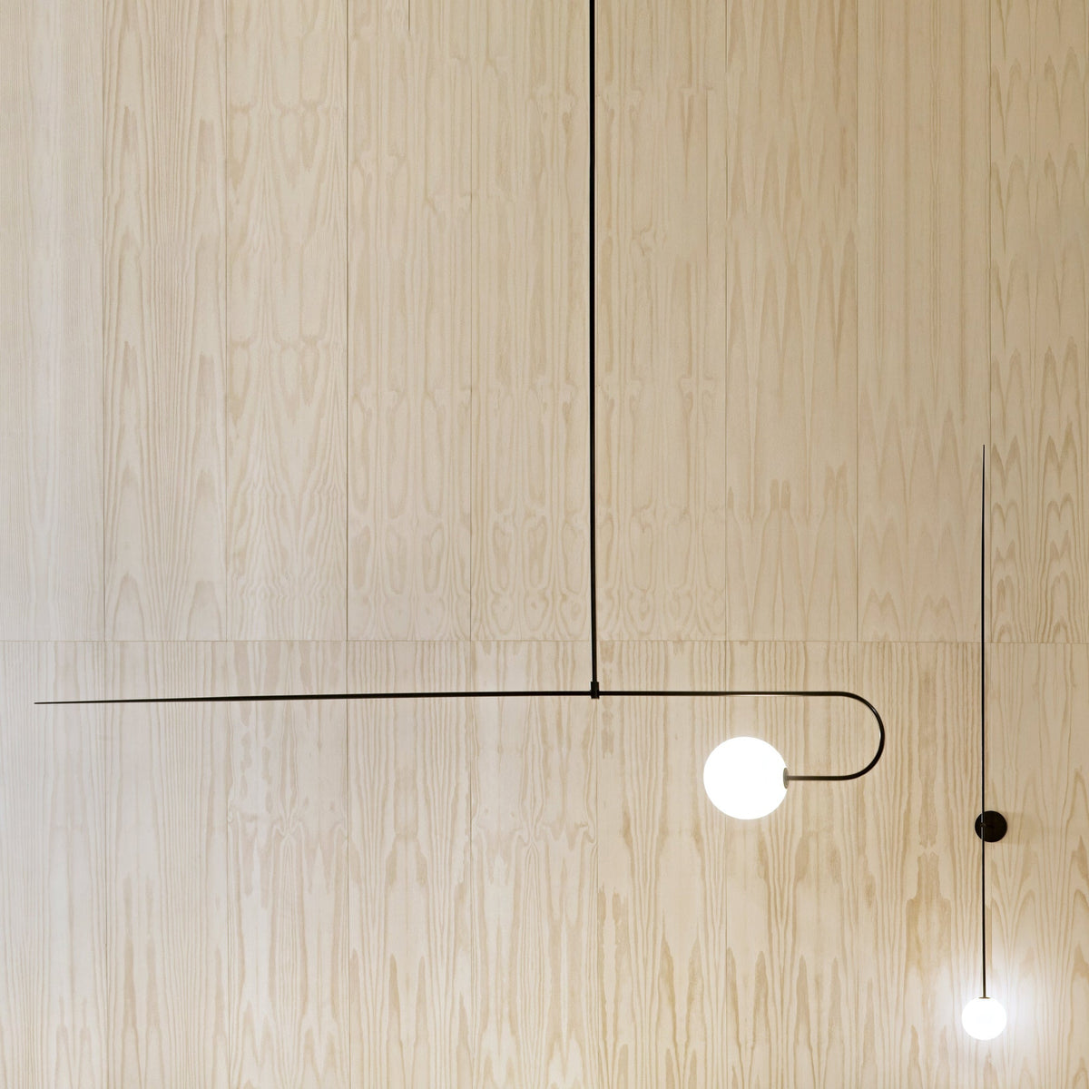 Lámpara de techo escultural con difusores de vidrio opalino, acabado en negro y latón, diseño de múltiples brazos para comedor, vestíbulo, lámpara de techo moderna