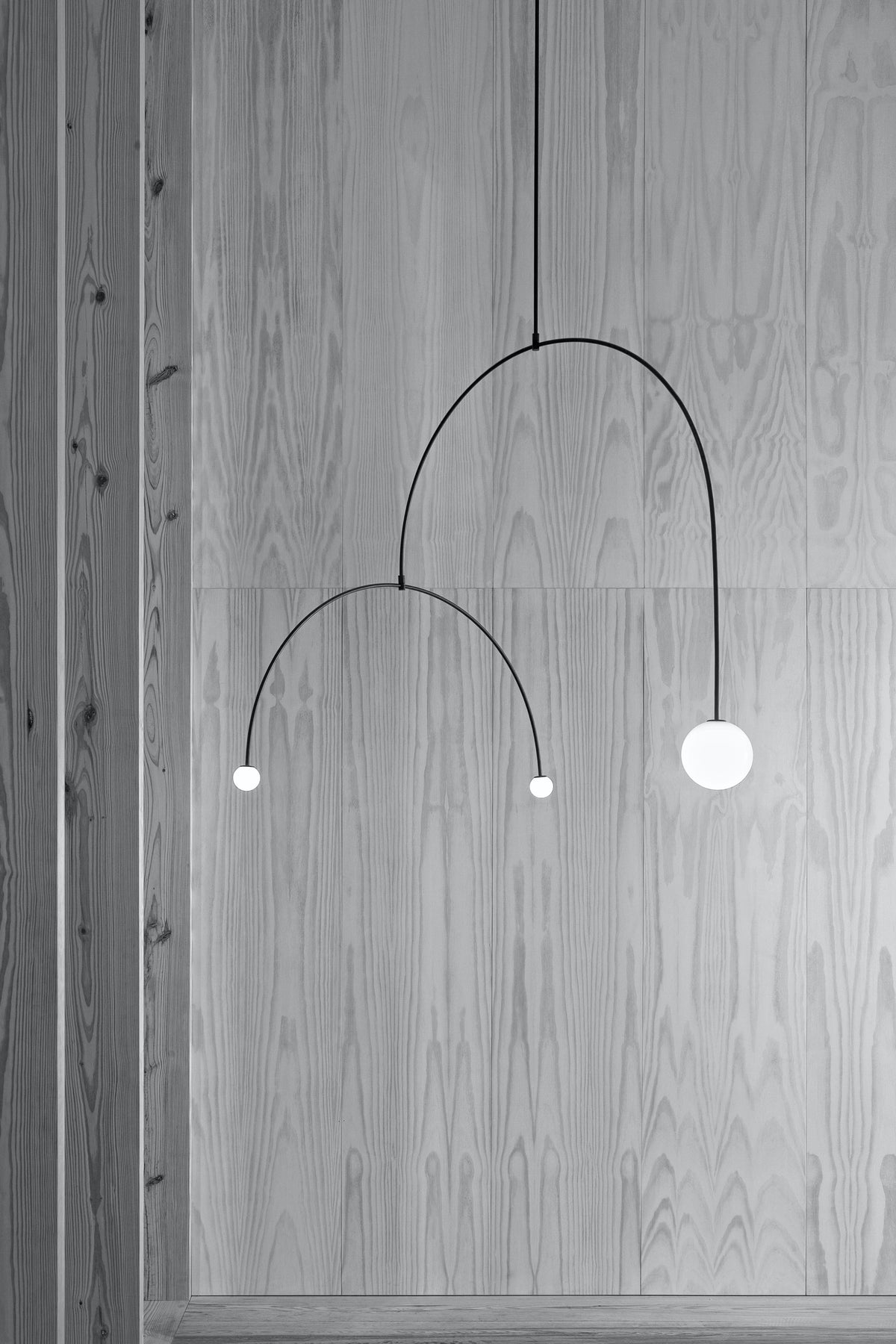 Lámpara de techo escultural con difusores de vidrio opalino, acabado en negro y latón, diseño de múltiples brazos para comedor, vestíbulo, lámpara de techo moderna