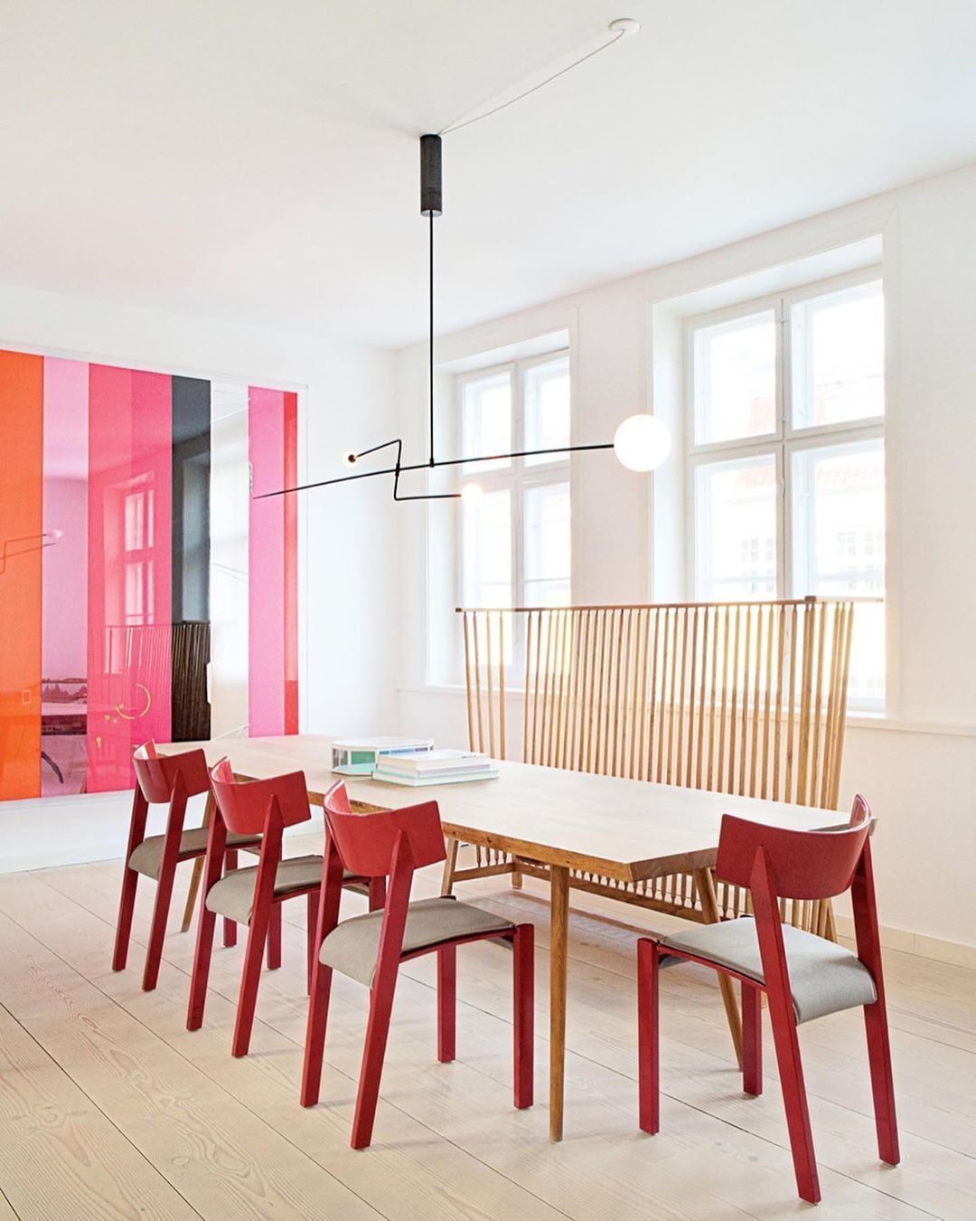 Lámpara de techo escultural con difusores de vidrio opalino, acabado en negro y latón, diseño de múltiples brazos para comedor, vestíbulo, lámpara de techo moderna