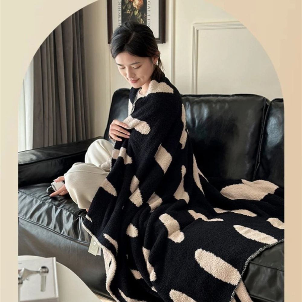Circle-Print Fleece Throw Blanket – Reversible Black & White – 51×67 Inches