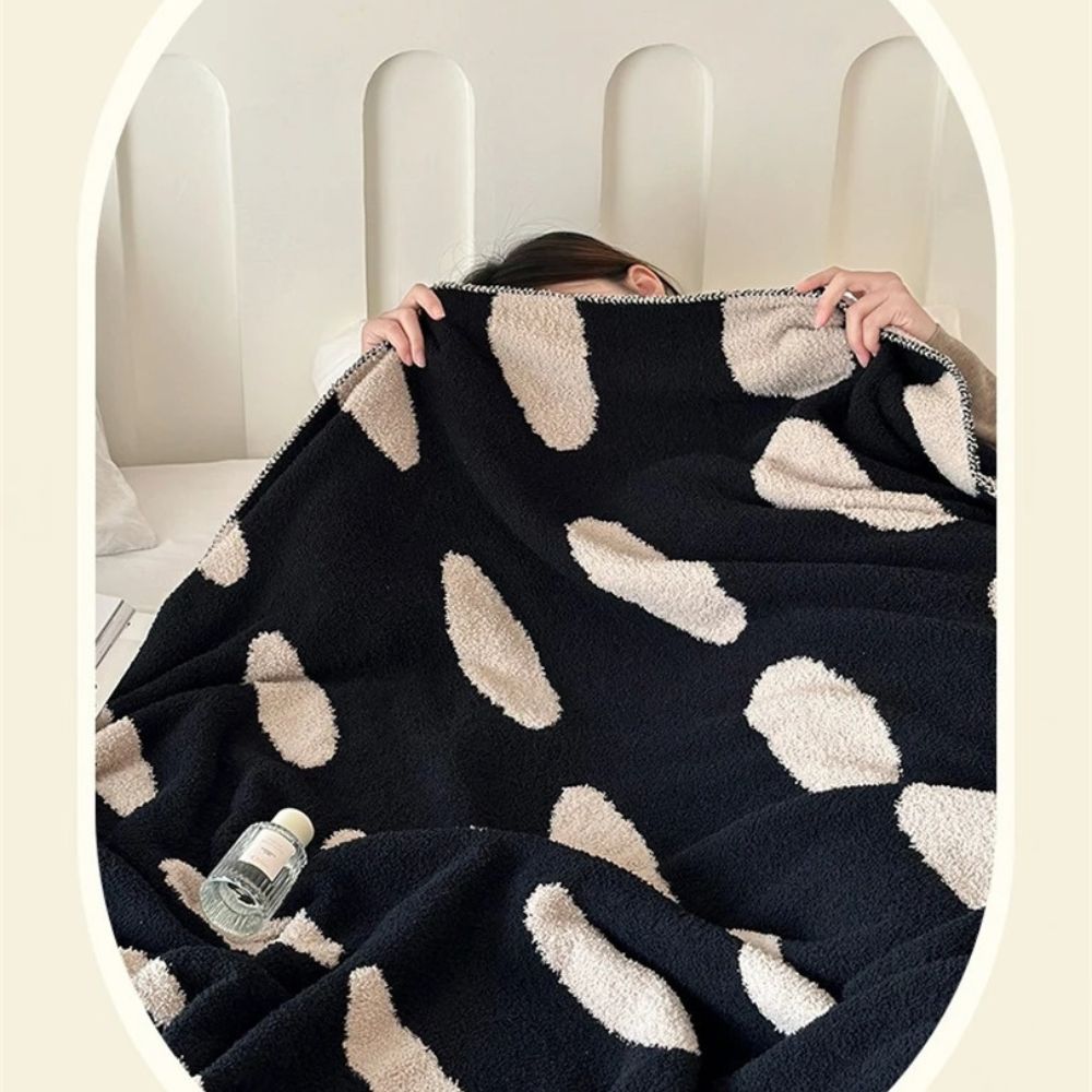 Circle-Print Fleece Throw Blanket – Reversible Black & White – 51×67 Inches