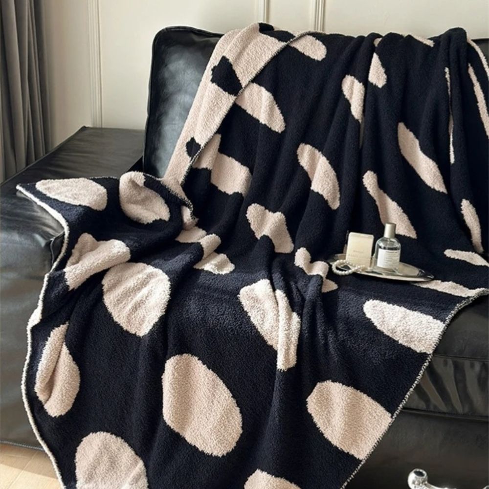 Circle-Print Fleece Throw Blanket – Reversible Black & White – 51×67 Inches