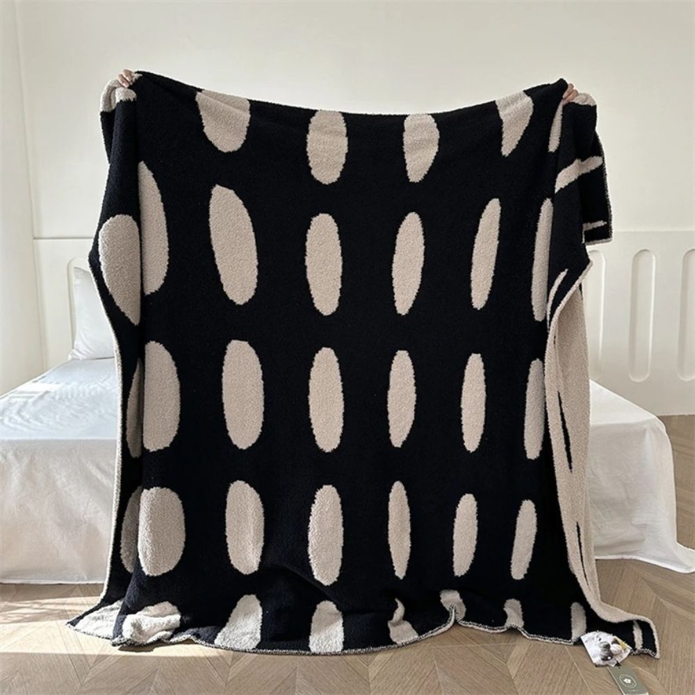 Circle-Print Fleece Throw Blanket – Reversible Black & White – 51×67 Inches