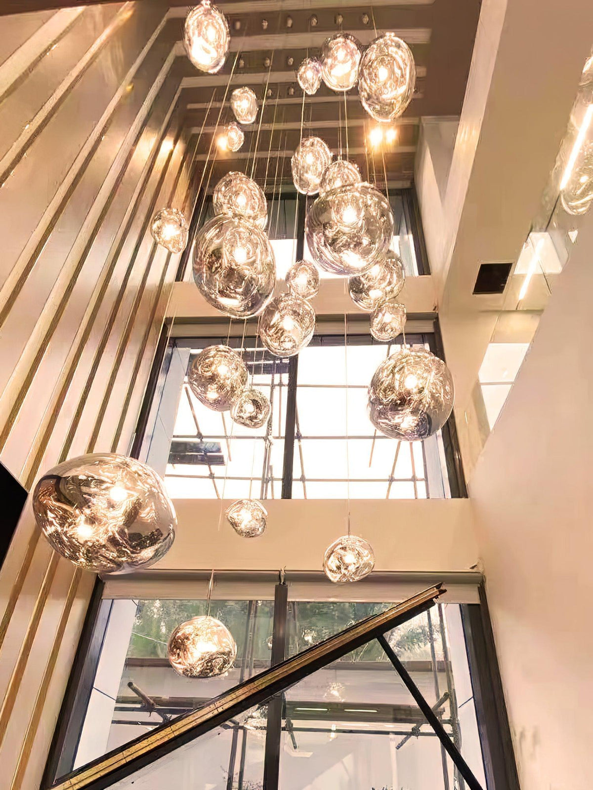 Reflektierende Globe-Pendelleuchte mit verstellbarer Abhängung | Metall-Hängelampe für Kücheninsel, Esszimmer und Wohnbereich | Verfügbar