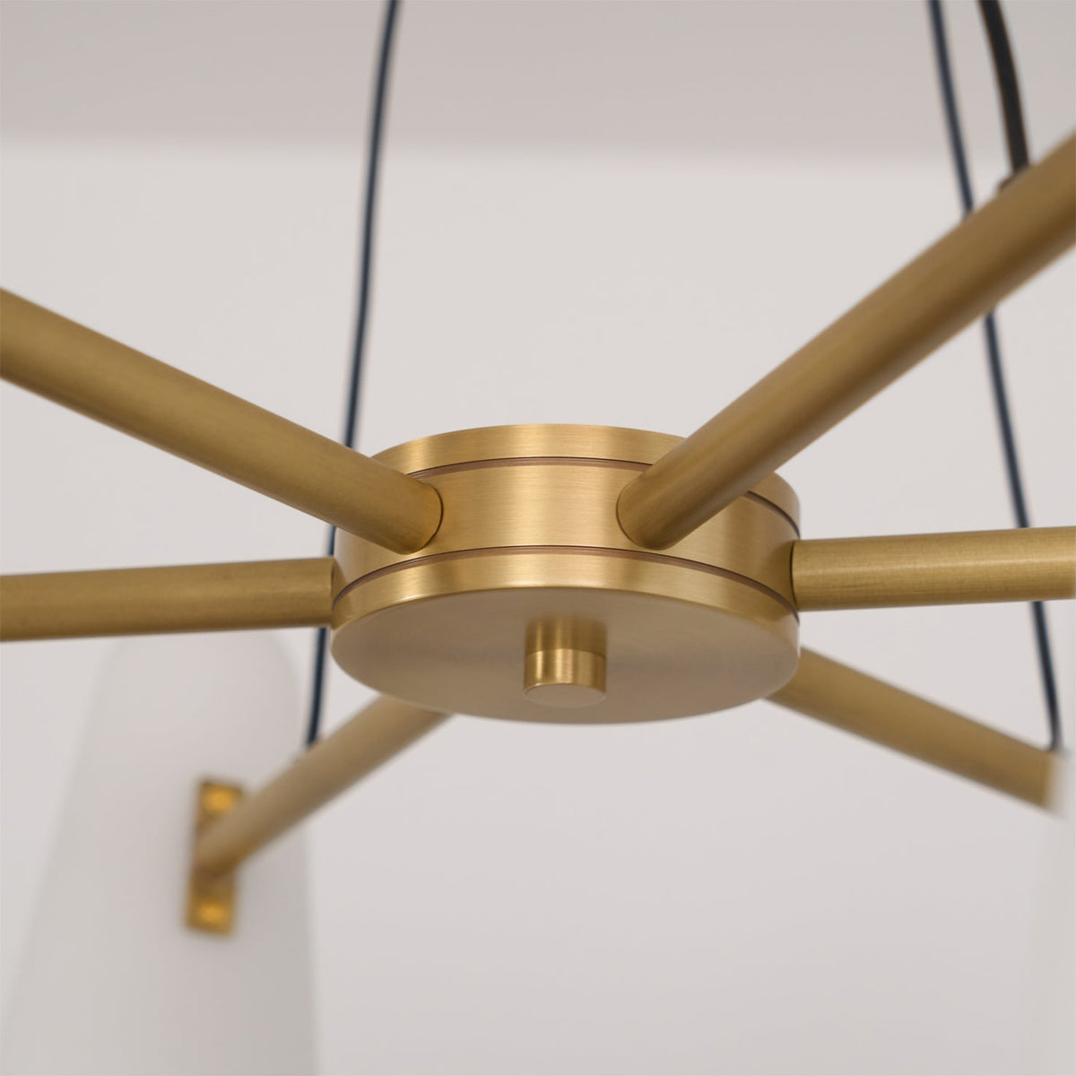 Plafondlamp met matglazen bollen in metalen frame voor eet- of woonkamer, 6 tot 8 armen, uitschuifbaar snoer | Thomler