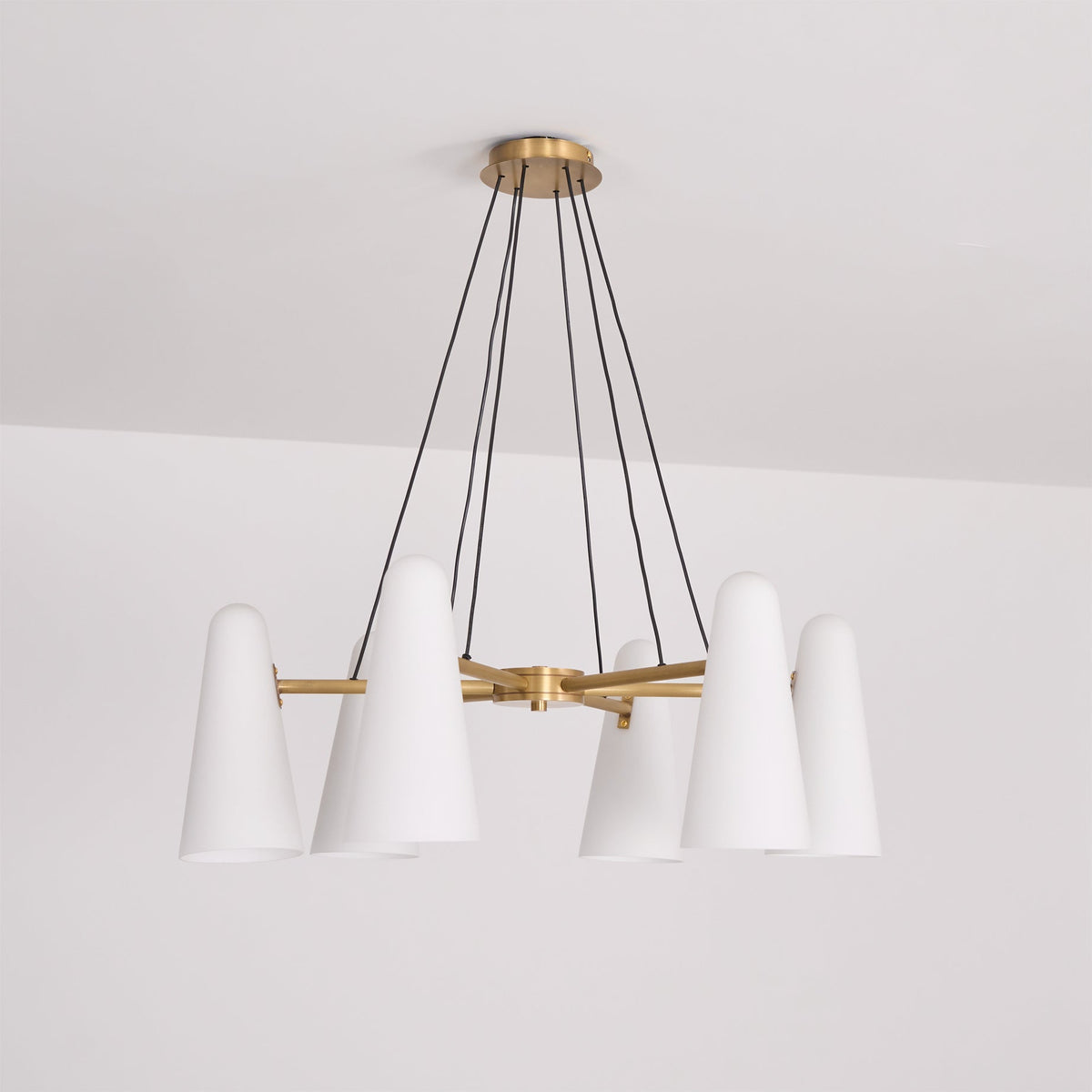 Plafondlamp met matglazen bollen in metalen frame voor eet- of woonkamer, 6 tot 8 armen, uitschuifbaar snoer | Thomler