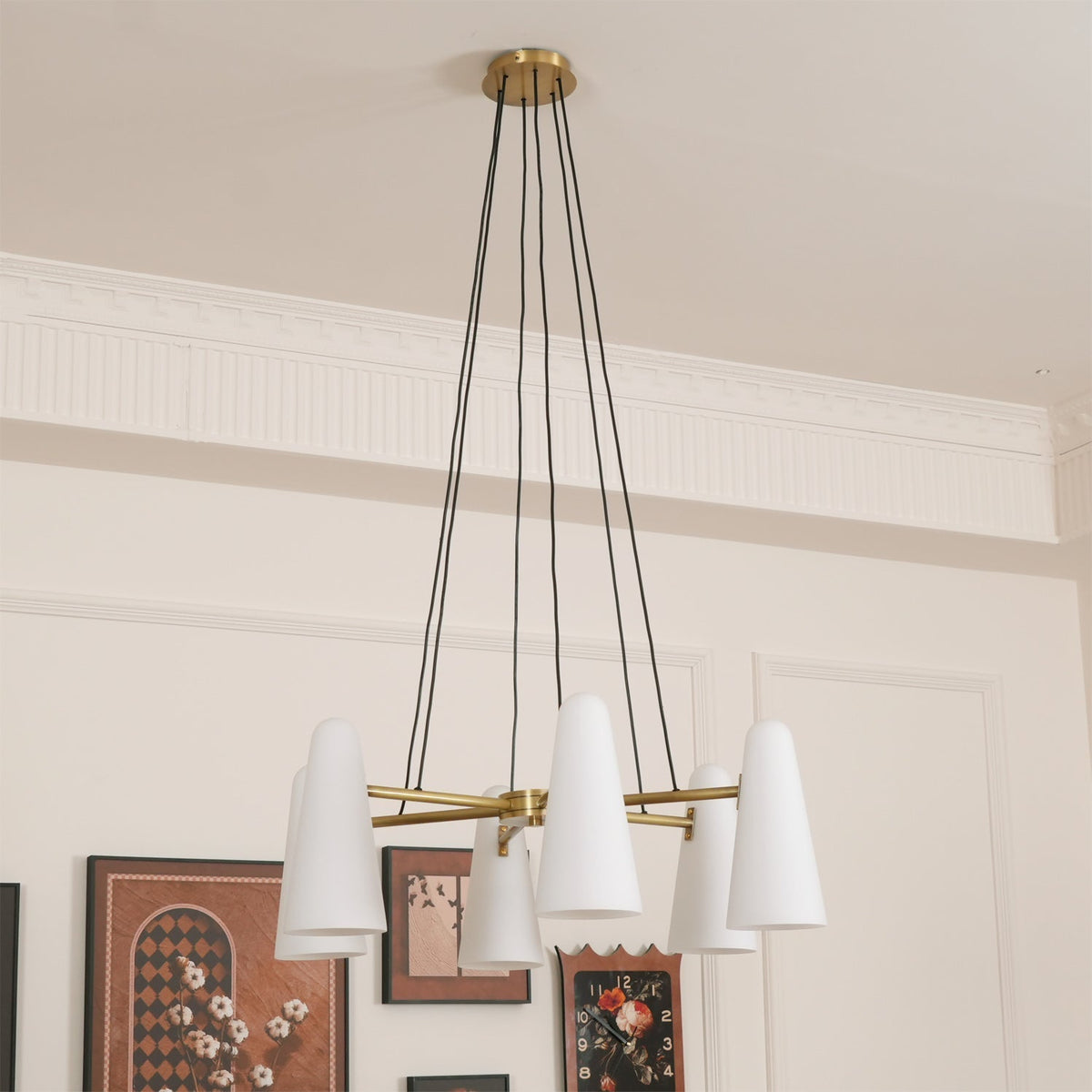 Plafondlamp met matglazen bollen in metalen frame voor eet- of woonkamer, 6 tot 8 armen, uitschuifbaar snoer | Thomler