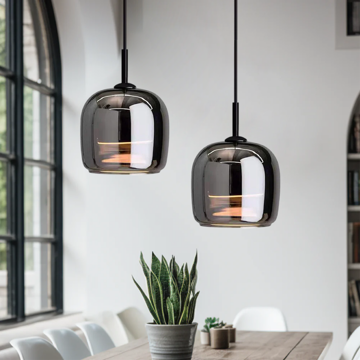 Lámpara de techo de cristal ahumado con casquillo E27, acabado negro y cable ajustable para isla de cocina, dormitorio y comedor, estilo minimalista escandinavo | Thomler