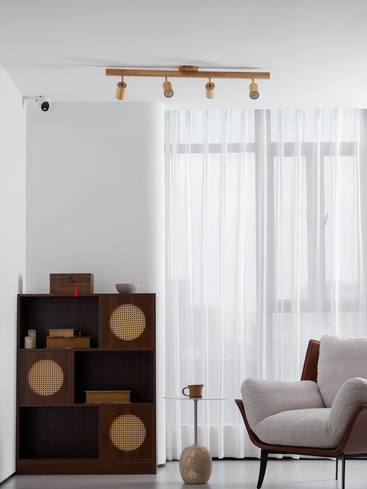 Foco de riel con múltiples cabezales y pantallas de madera para cocina, comedor y sala de estar | Lámpara LED ajustable para riel | Techo rústico de granja