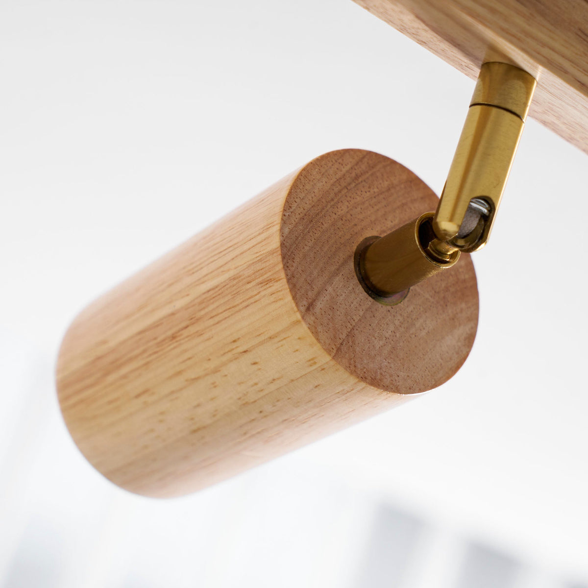 Foco de riel con múltiples cabezales y pantallas de madera para cocina, comedor y sala de estar | Lámpara LED ajustable para riel | Techo rústico de granja