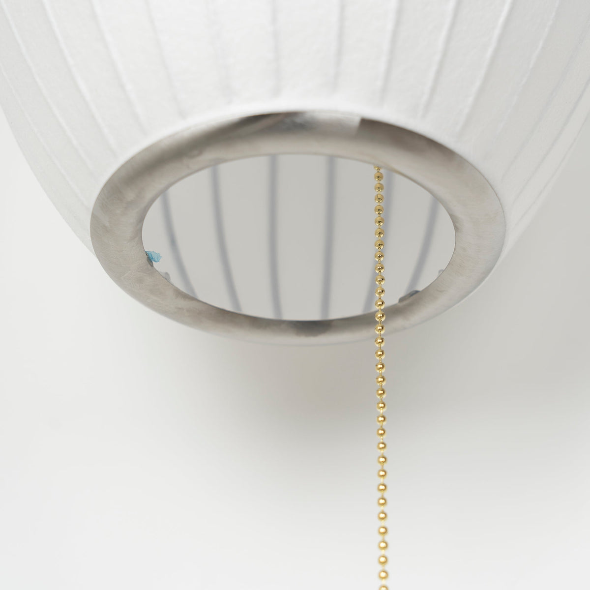 Wandleuchte mit Stecker, schwenkbarer Halterung & Milchglasschirm – 40,6 cm Höhe, 150 cm Kabel – Verstellbare Akzentbeleuchtung für Schlaf- & Wohnzimmer | Thomler