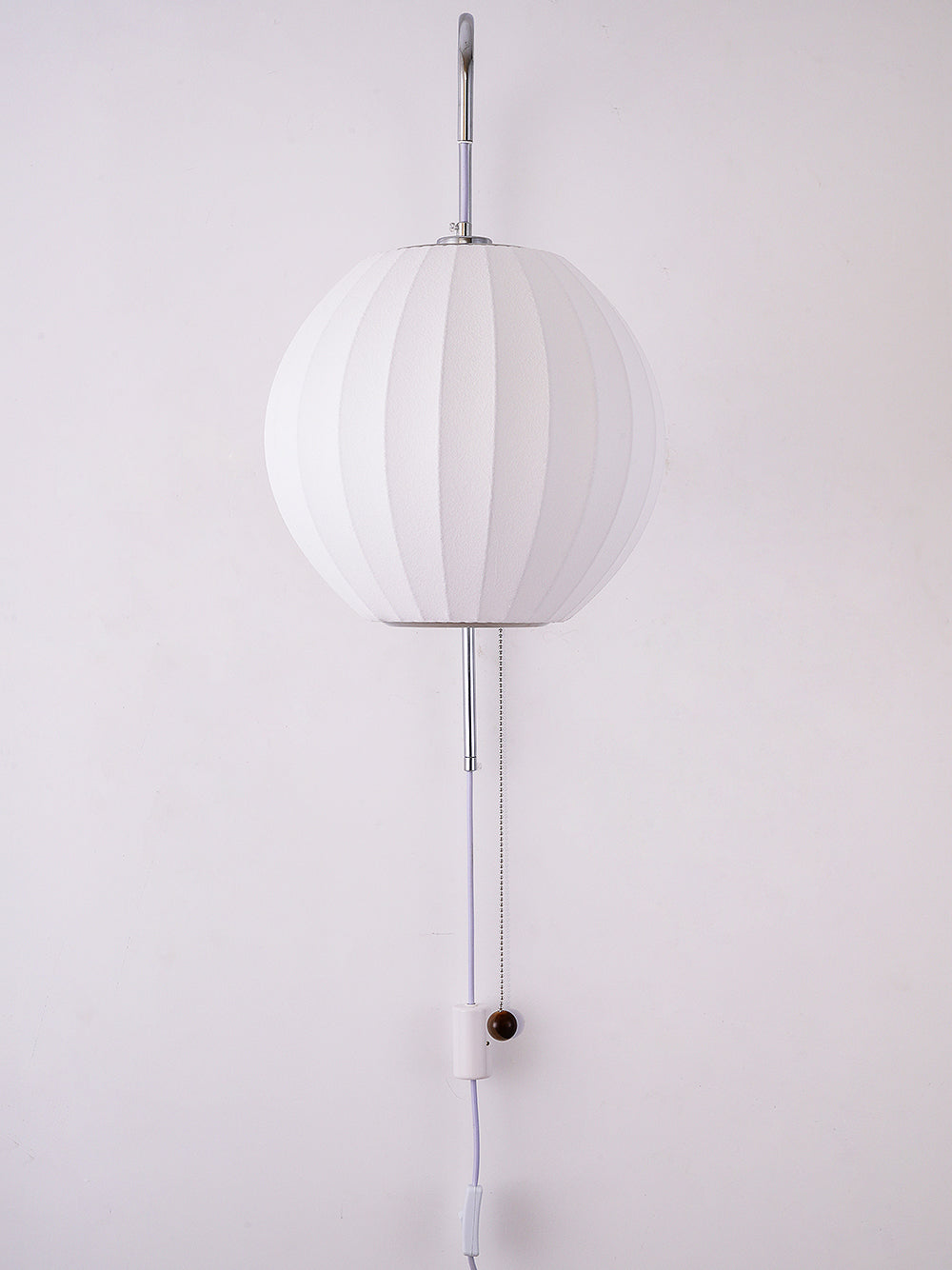 Wandleuchte mit Stecker, schwenkbarer Halterung & Milchglasschirm – 40,6 cm Höhe, 150 cm Kabel – Verstellbare Akzentbeleuchtung für Schlaf- & Wohnzimmer | Thomler