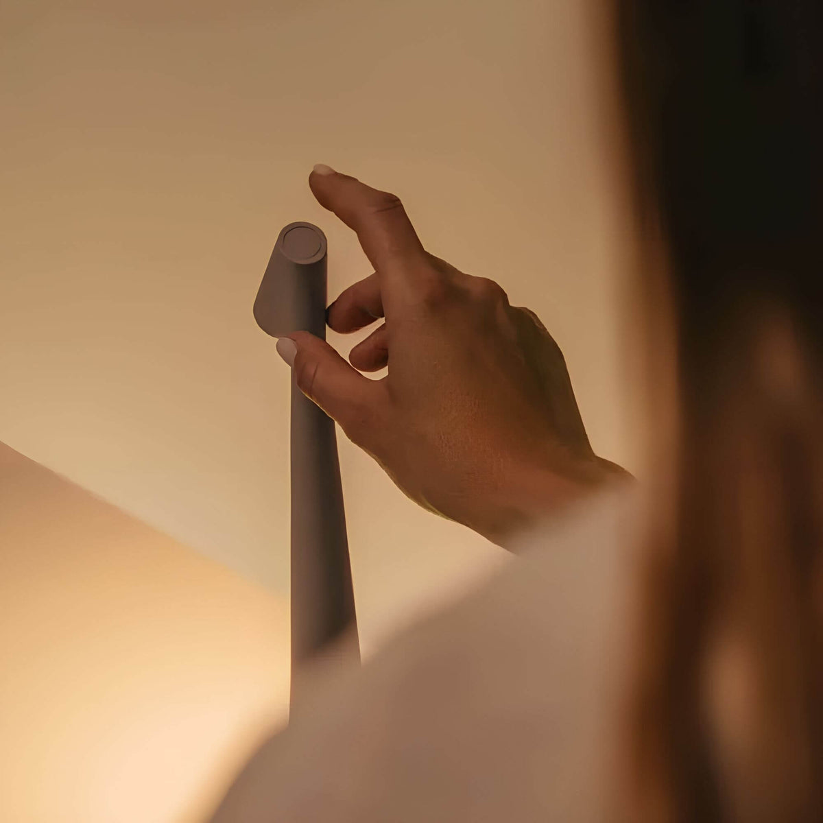 Dimmbare LED-Schreibtischlampe 33 cm, warmweißes Licht für Schlafzimmer, Büro, Lesen, Nachttisch, Beistelltisch, einstellbare Helligkeit, modernes, schlankes Profil | Thomler
