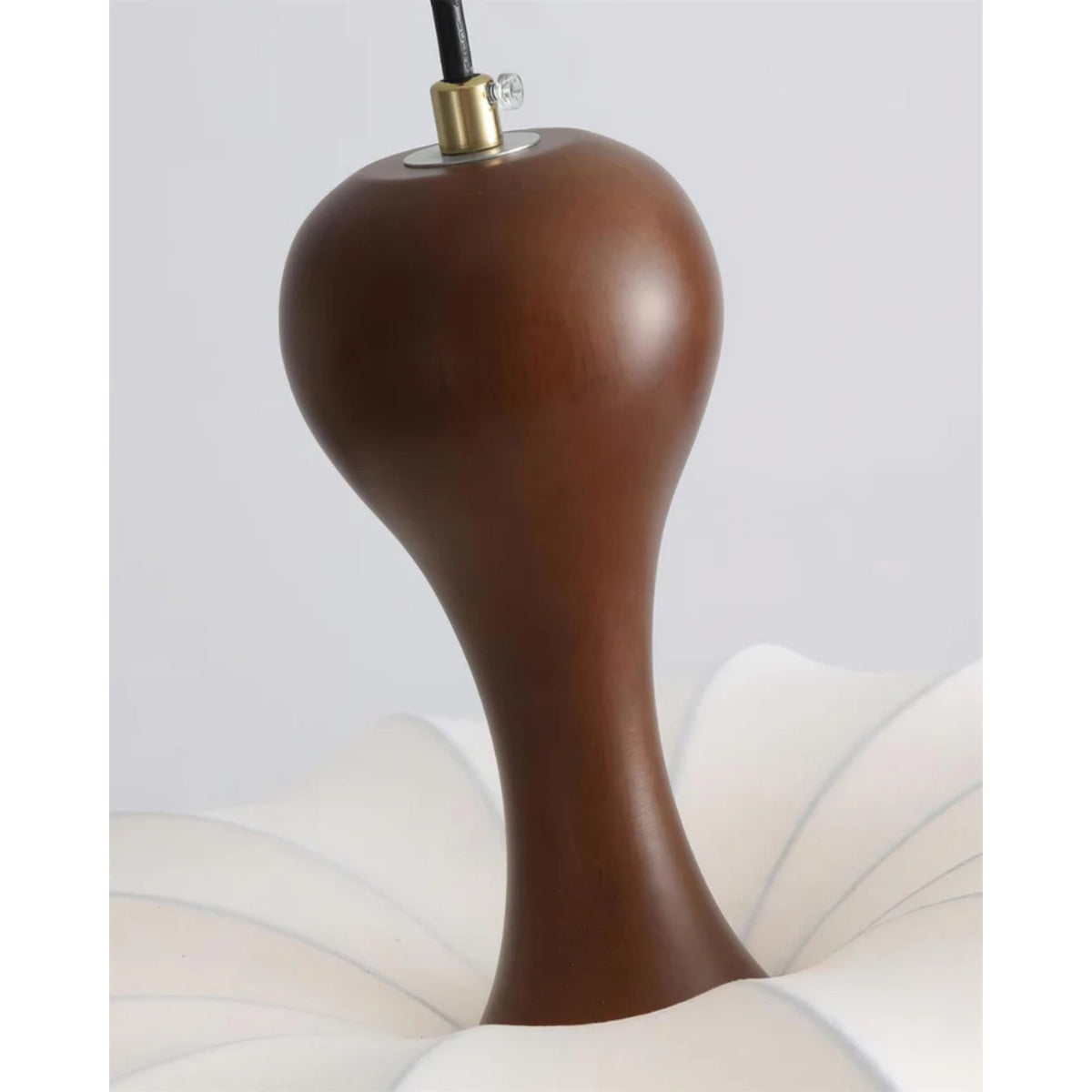 Stoffen hanglamp met houten accent voor eetkamer en keukeneiland – Zacht witte geplooide kap, modern minimalistisch armatuur | Thomler