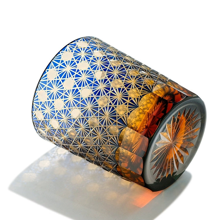 Geslepen kristallen whiskyglazen met stervormig bloemendessin in amberkleurig glas voor bourbon, scotch & cocktails | Thomler
