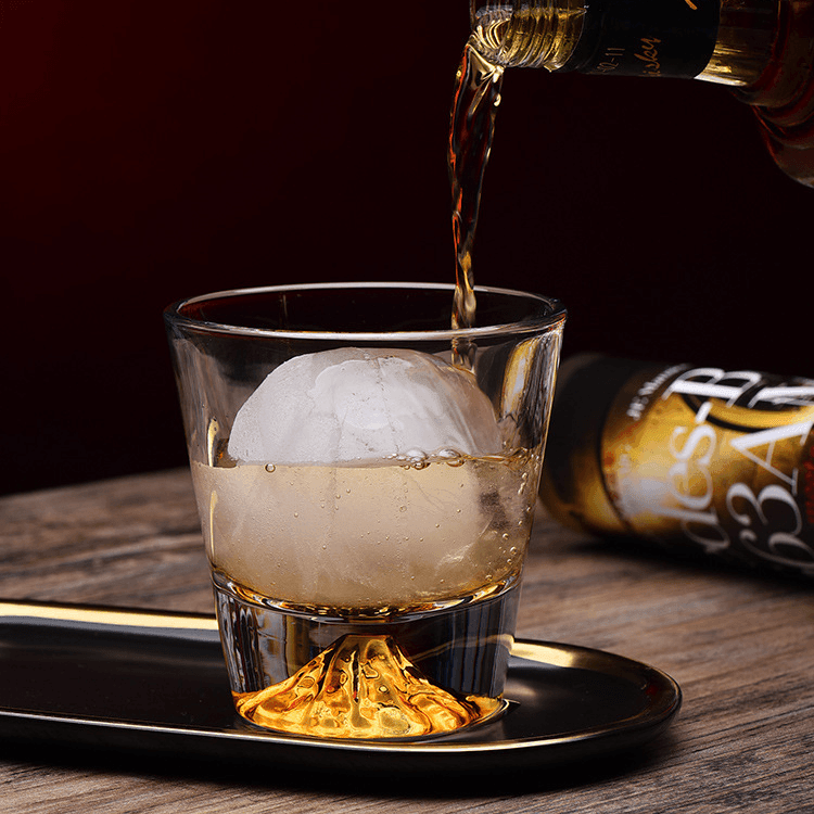 Vaso de cristal tallado con forma de montaña y caja de regalo de madera – Vaso de cristal tallado a mano para licores y cócteles | Thomler