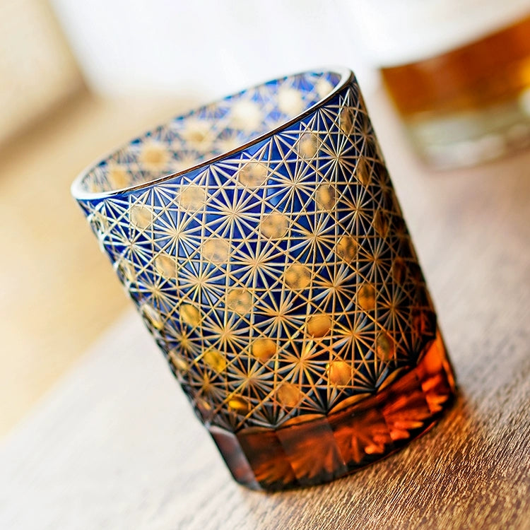 Geslepen kristallen whiskyglazen met stervormig bloemendessin in amberkleurig glas voor bourbon, scotch & cocktails | Thomler