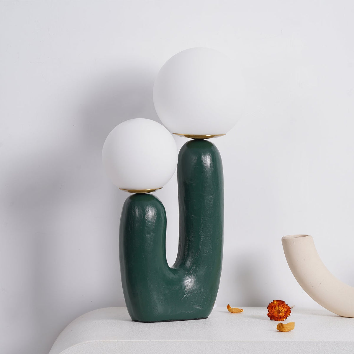 Hedendaagse G9 nachtkastlamp met glazen kap, 25 cm diameter, sculpturale polymeer bureaulamp voor thuiskantoor, slaapkamer, nachtkastje en lezen | Thomler
