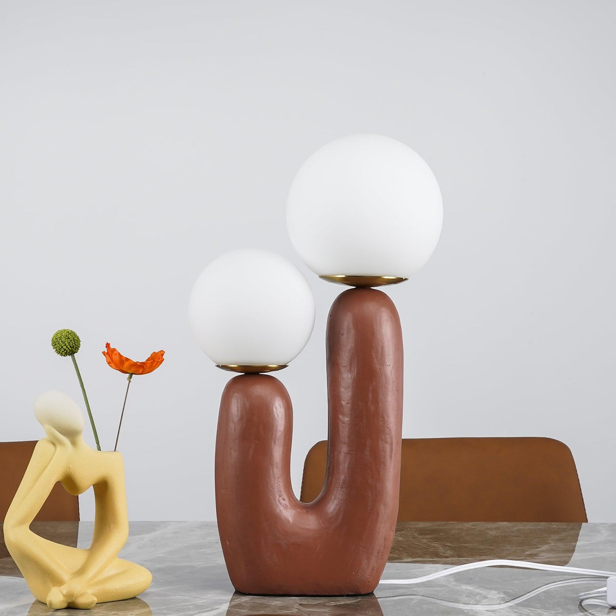 Hedendaagse G9 nachtkastlamp met glazen kap, 25 cm diameter, sculpturale polymeer bureaulamp voor thuiskantoor, slaapkamer, nachtkastje en lezen | Thomler