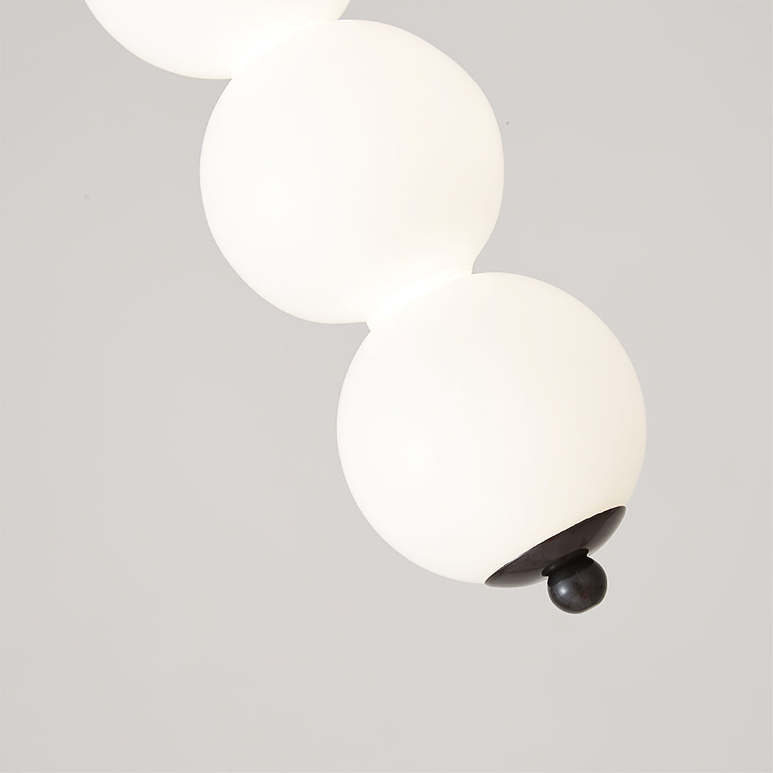 Lámpara de techo colgante con esferas de vidrio esmerilado y estructura de metal - Candelabro LED de múltiples globos para cocinas, comedores y entradas - Ajustable | Thomler