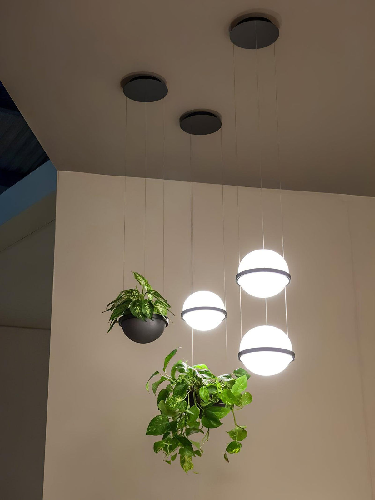 Spherical LED Hanging Fixture for Kitchen Island & Dining Area – Adjustable Height Black Metal Pendant with Dual-Tone Lighting, 8.7 in Acryl | Thomler