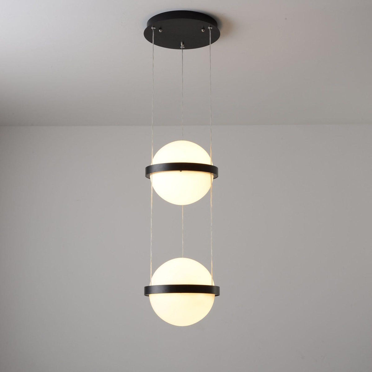 Spherical LED Hanging Fixture for Kitchen Island & Dining Area – Adjustable Height Black Metal Pendant with Dual-Tone Lighting, 8.7 in Acryl | Thomler