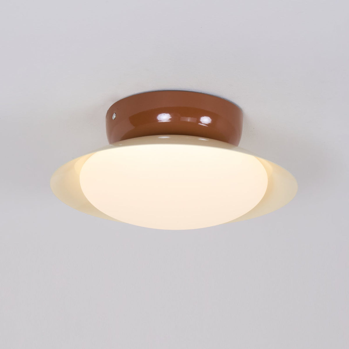 Lámpara de techo LED empotrable de 10 pulgadas con estructura metálica verde y marrón para cocina, baño o patio cubierto