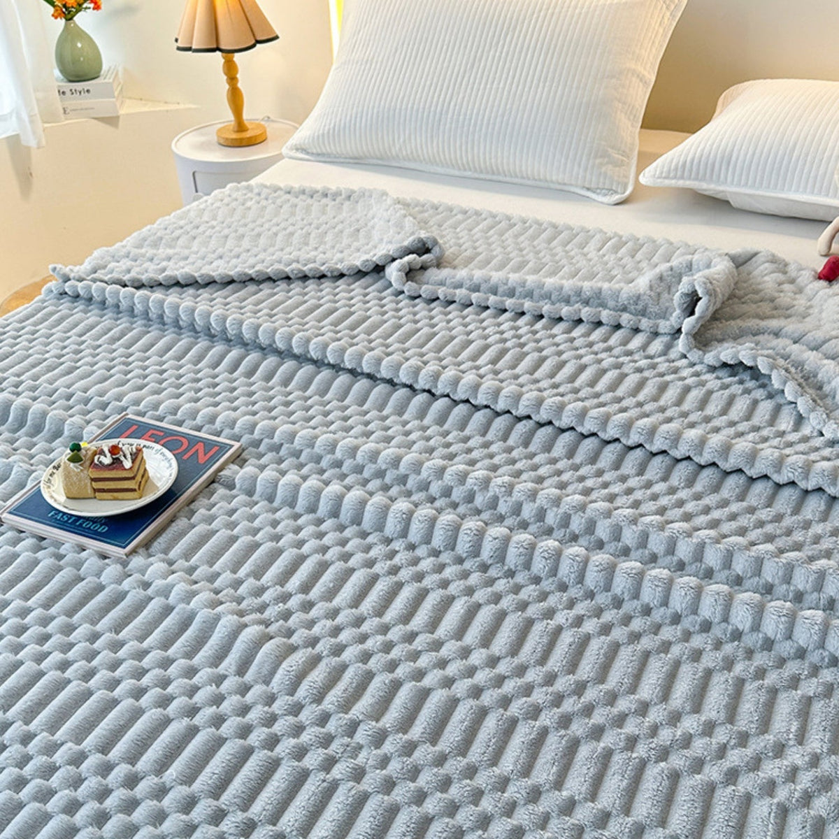 Textured Microfiber Throw Blanket – Plush Pebble Weave for Couch, Bed & Reading Nook