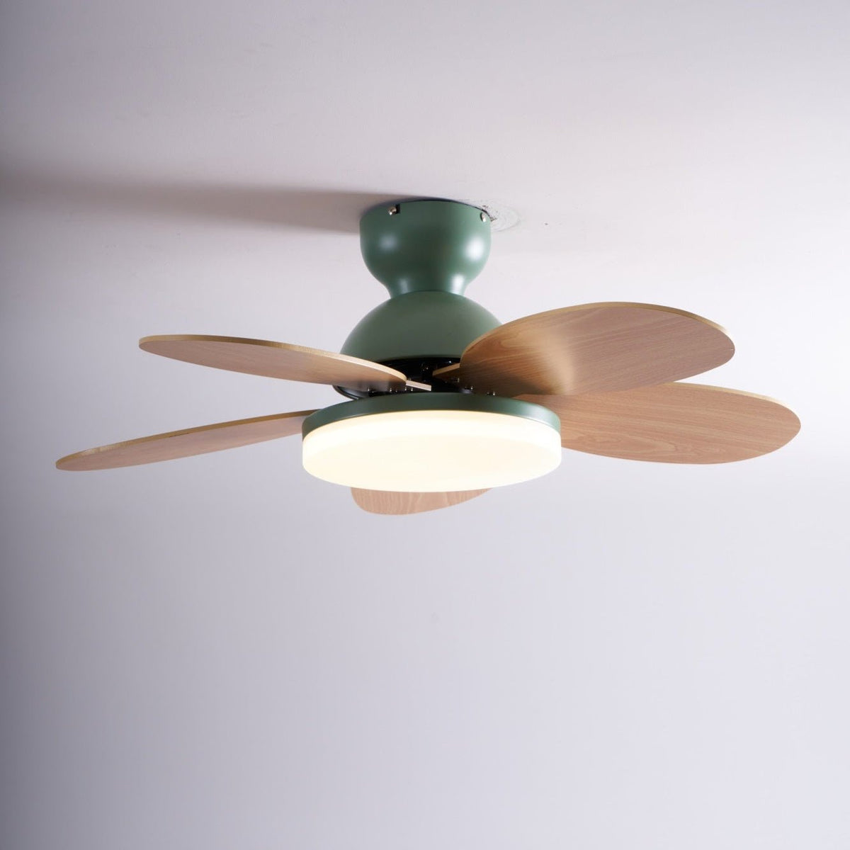 Ventilador de techo para interiores con luz LED, 35 pulgadas, aspas de madera con diseño curvo, 6 velocidades, control remoto, motor de CC para sala de estar, dormitorio, comedor, gris