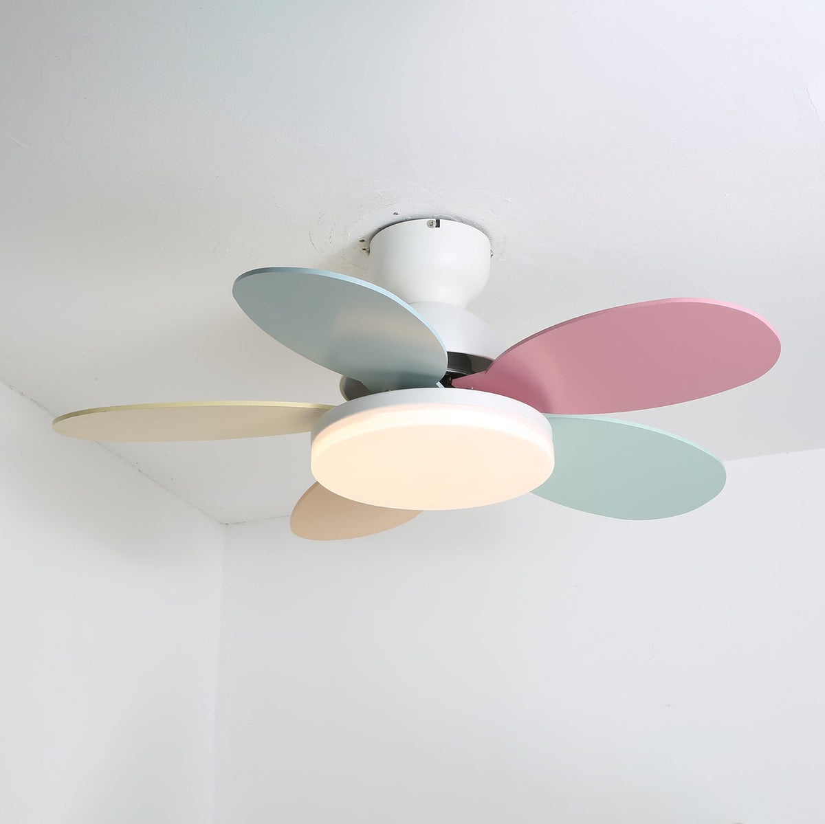 Ventilador de techo para interiores con luz LED, 35 pulgadas, aspas de madera con diseño curvo, 6 velocidades, control remoto, motor de CC para sala de estar, dormitorio, comedor, gris