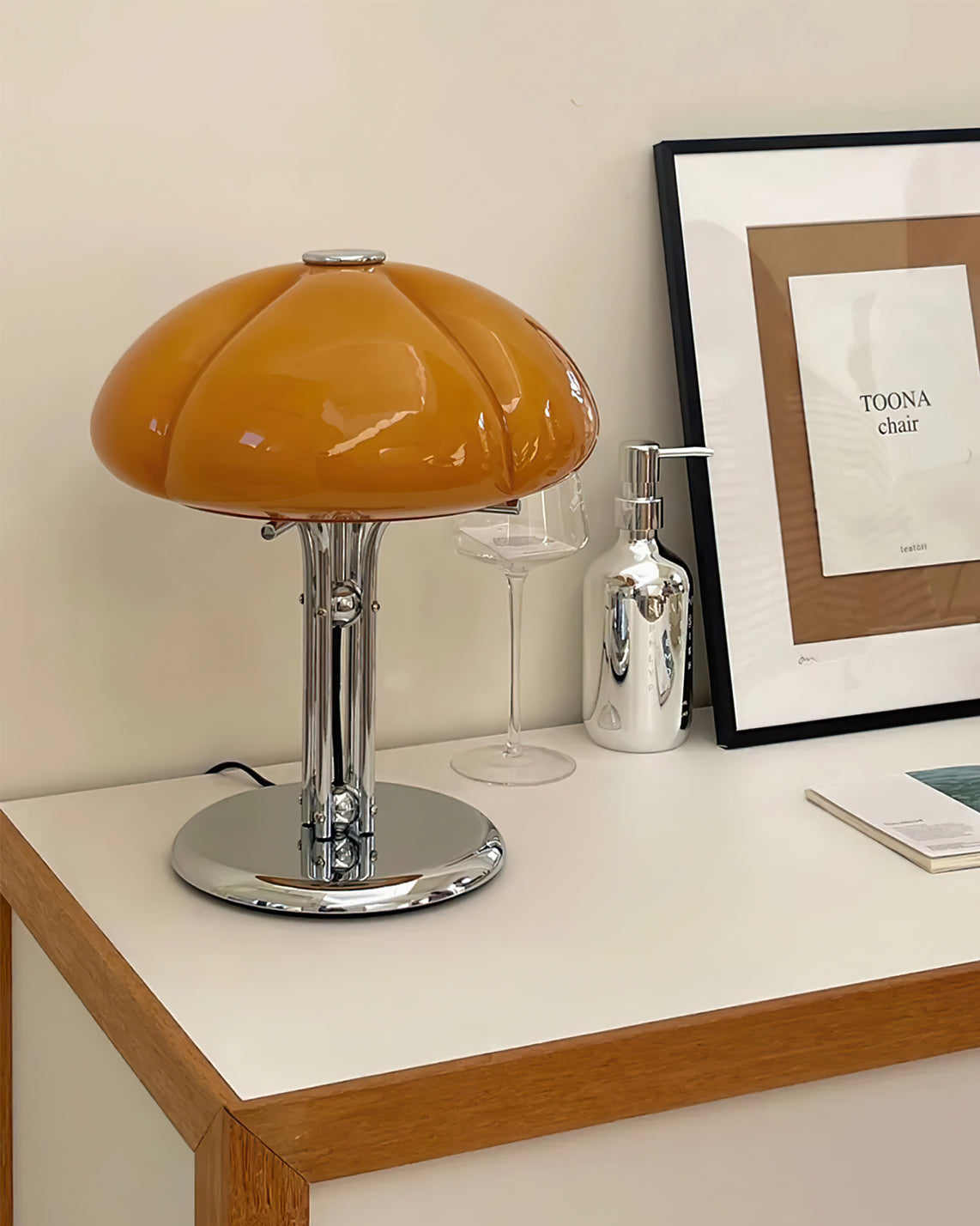 Retro Glaskugel-Lampe, orange Akzentleuchte mit Druckschalter für Schlafzimmer, Büro, Schreibtisch, Nachttisch, Mid-Century Modern LED-Tischleuchte | Thomler