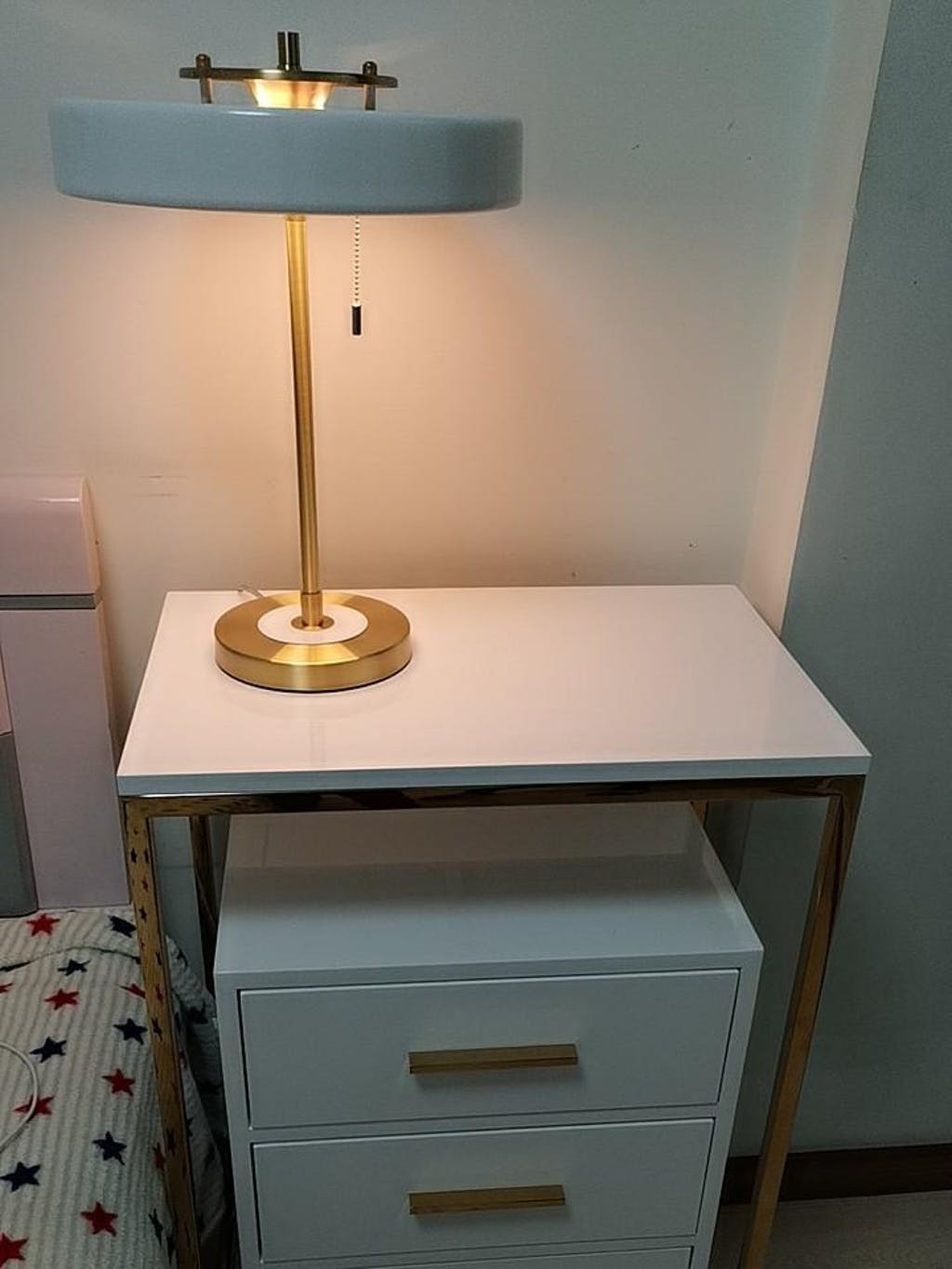 Lámpara de lectura de noche con pantalla de metal y difusor acrílico para escritorio, mesita de noche, oficina, dormitorio y decoración de estudio, interruptor de cadena, luz cálida | Thomler