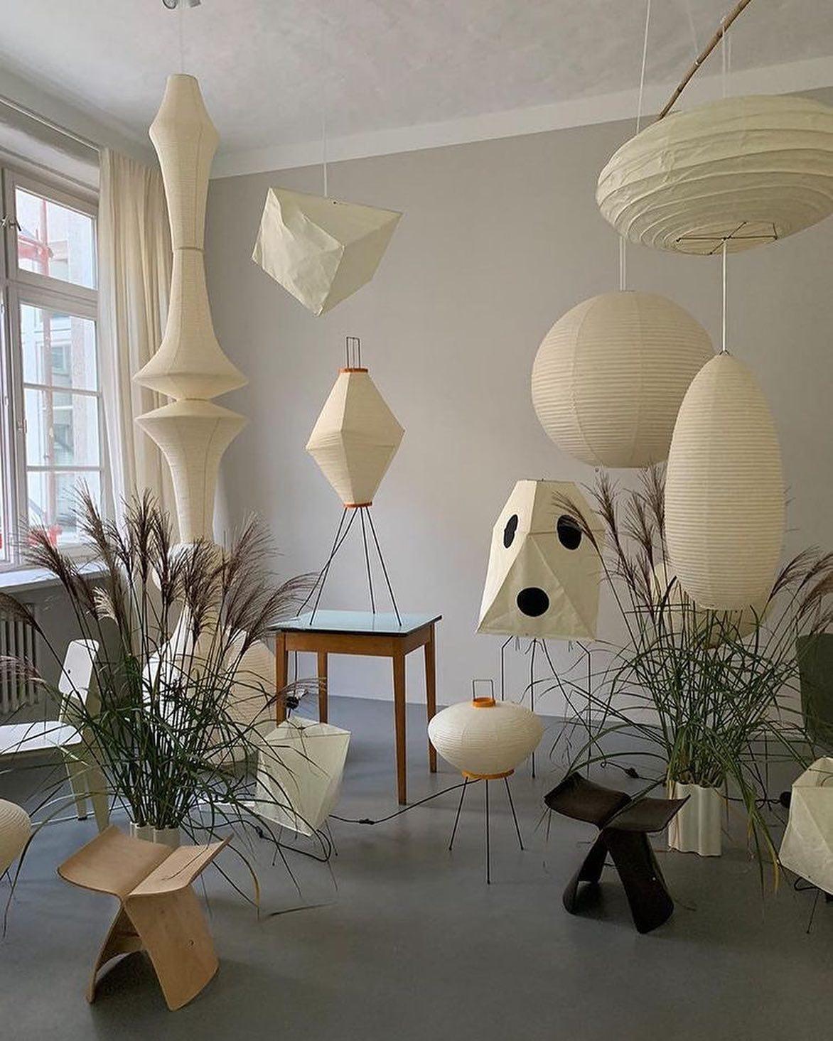 Lámpara de techo artesanal de papel con pantalla cilíndrica blanca, luminaria colgante con casquillo E26/E27 para dormitorio, sala de estar y comedor, luz ambiental moderna | Thomler