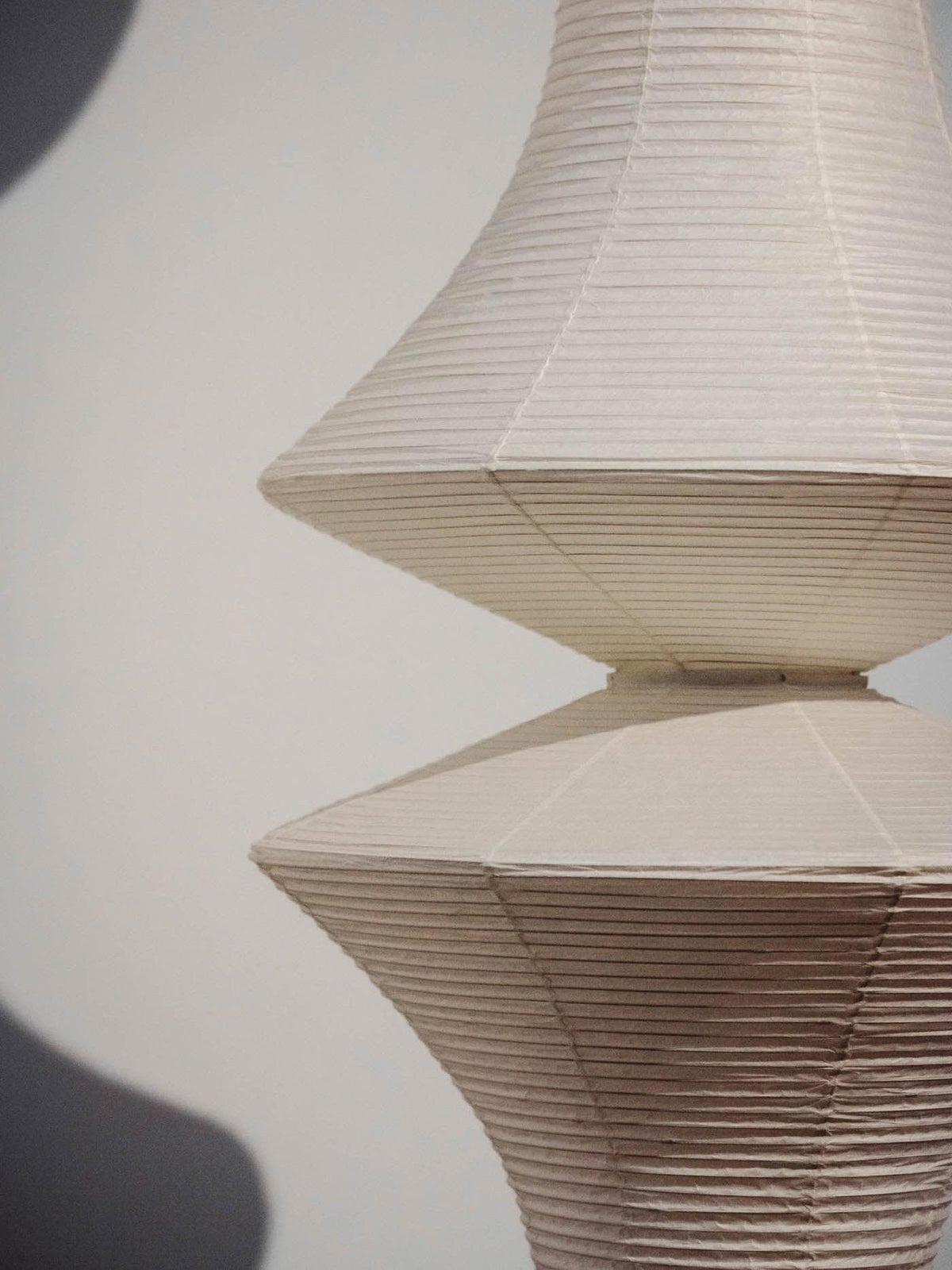 Lámpara de techo artesanal de papel con pantalla cilíndrica blanca, luminaria colgante con casquillo E26/E27 para dormitorio, sala de estar y comedor, luz ambiental moderna | Thomler